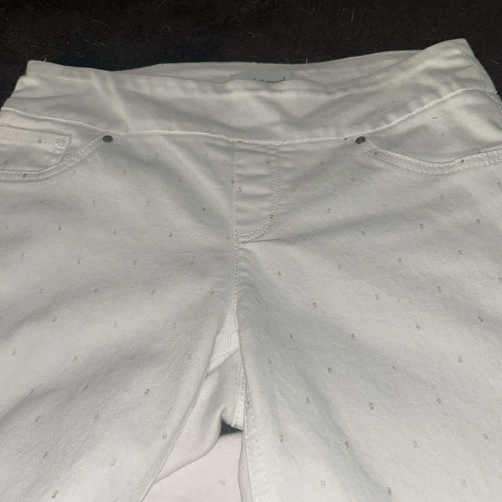Peck & Peck white pull on jeans with stretch and gold accents.